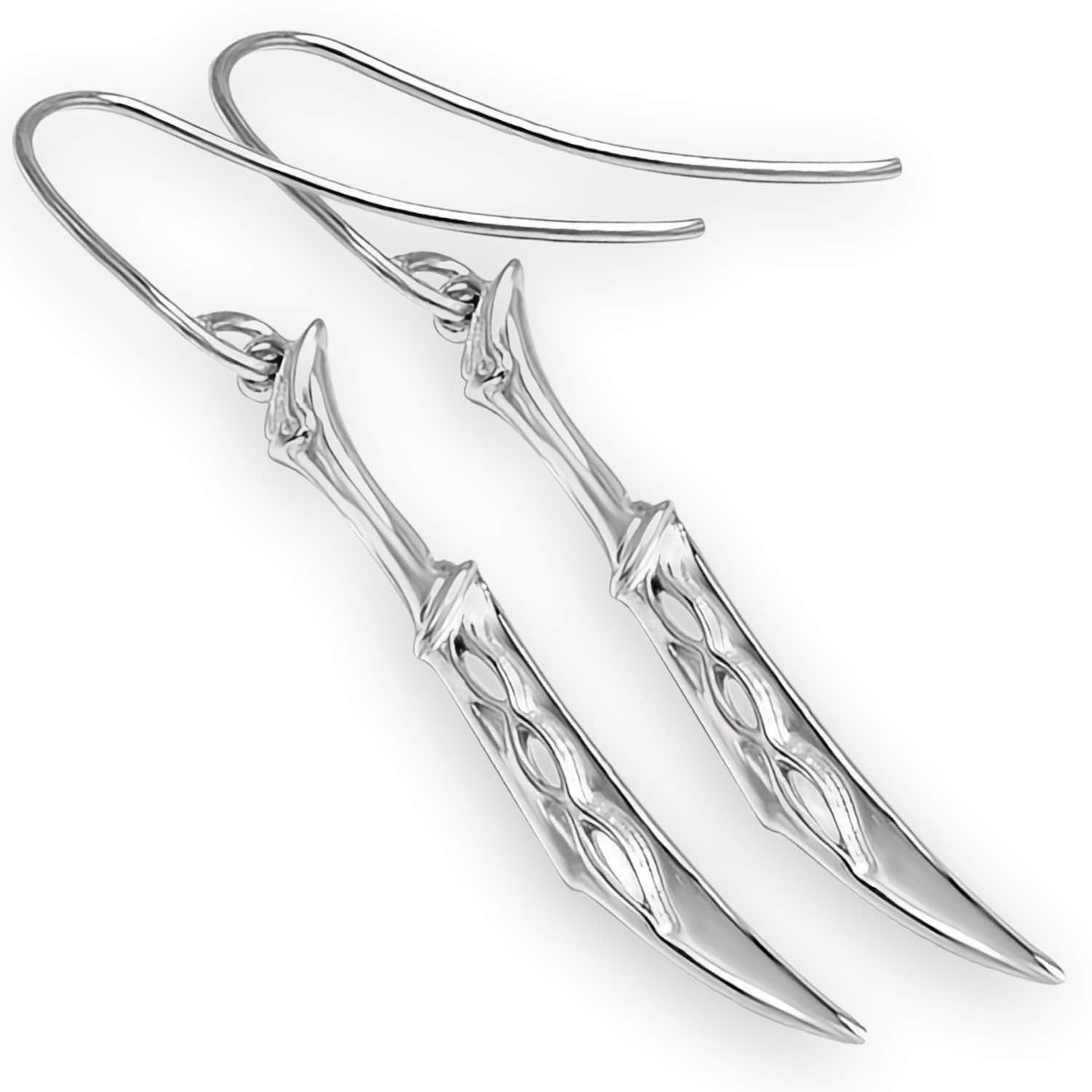 These Tauriel dagger earrings are crafted from silver and feature the iconic weapon of the Elven warrior, Tauriel, from The Hobbit trilogy. A must-have for fans of J.R.R. Tolkien's beloved fantasy series.