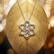 The Galadriel Flower Pendant —  Lady of Lothlórien
