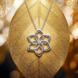 The Galadriel Flower Pendant —  Lady of Lothlórien